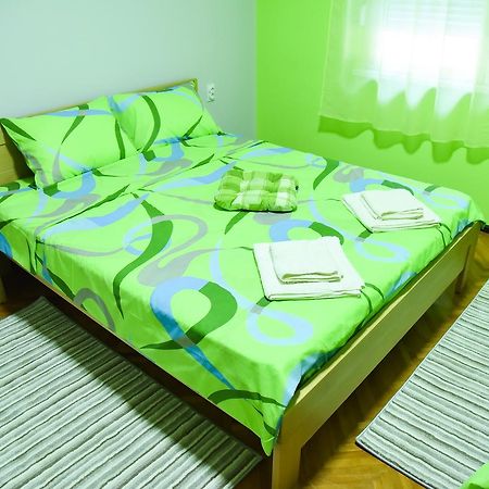 Hotel Prenociste Pilot Ni Exteriér fotografie