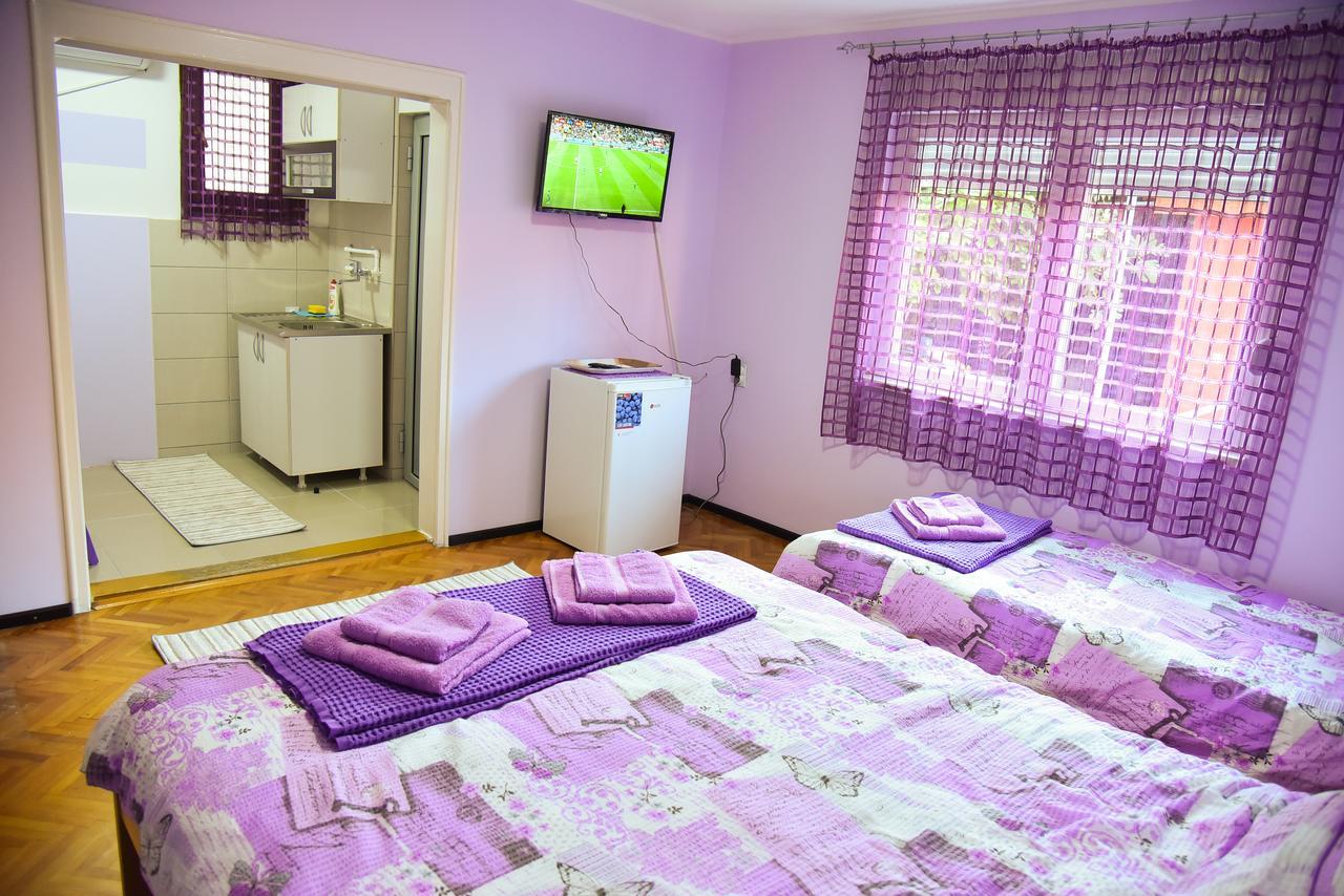 Hotel Prenociste Pilot Ni Exteriér fotografie