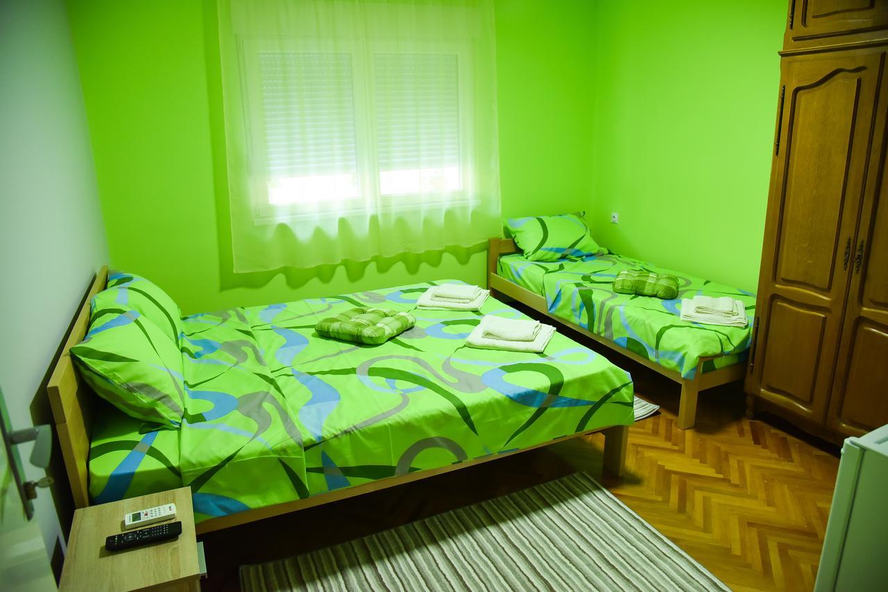 Hotel Prenociste Pilot Ni Exteriér fotografie