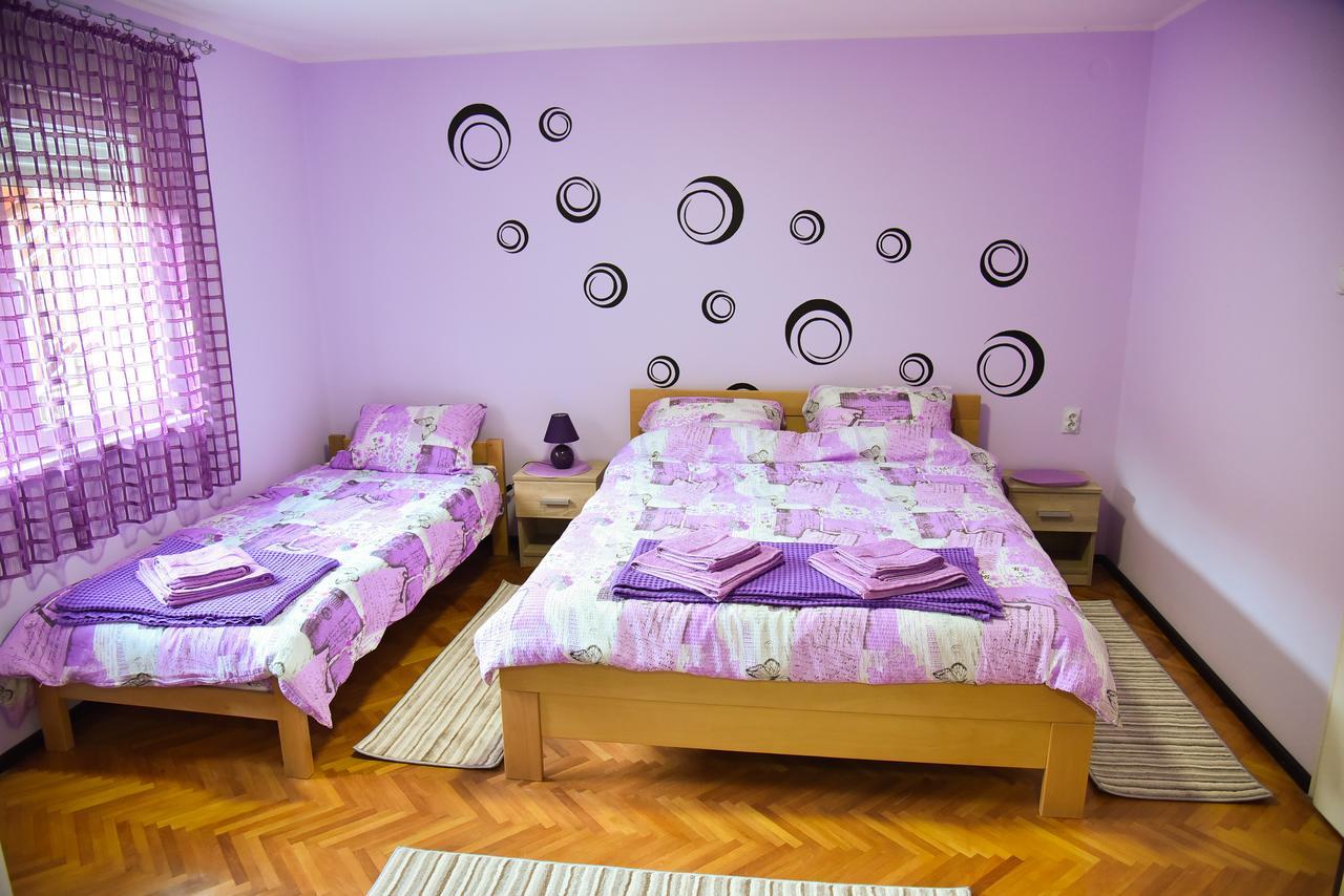Hotel Prenociste Pilot Ni Exteriér fotografie