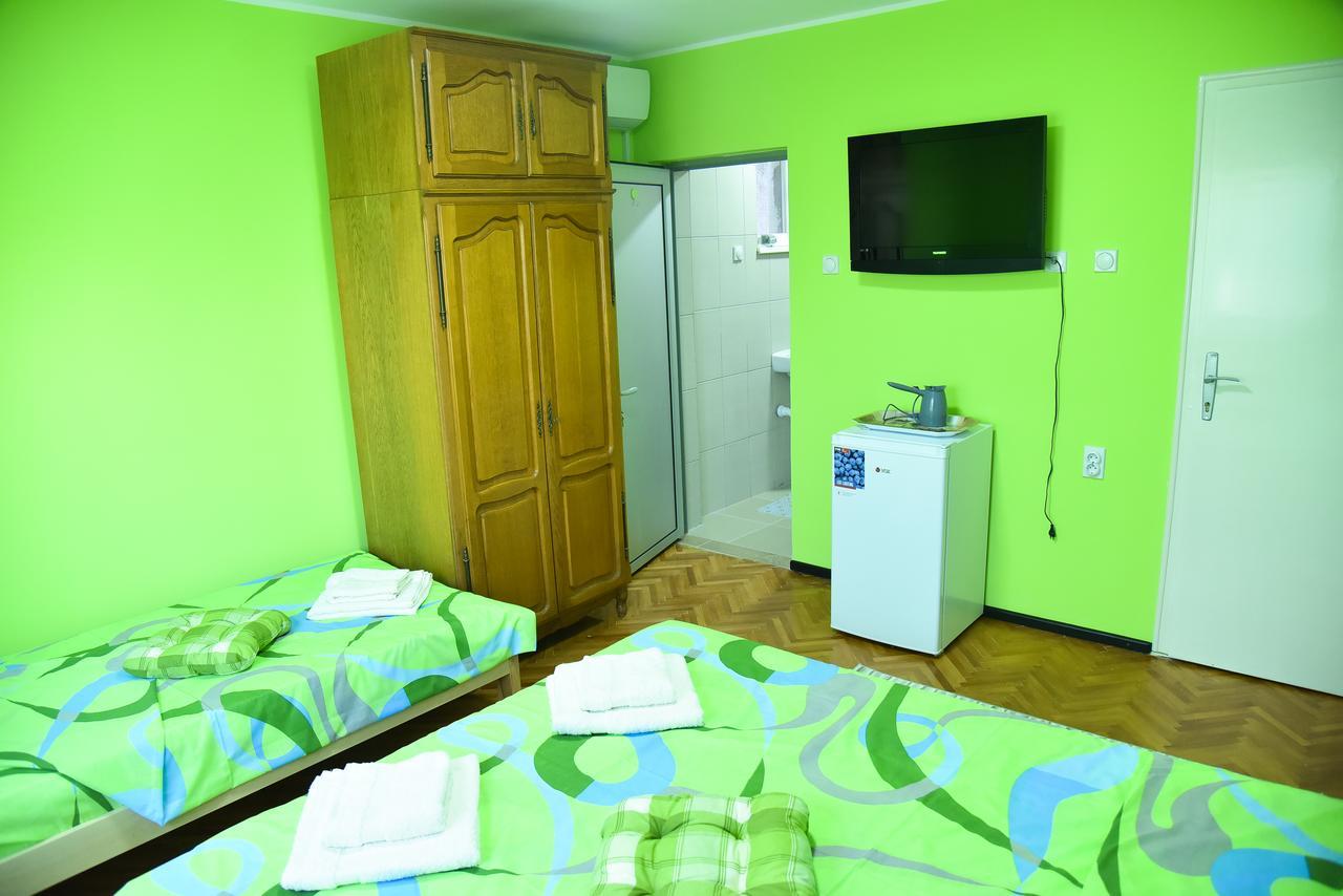 Hotel Prenociste Pilot Ni Exteriér fotografie