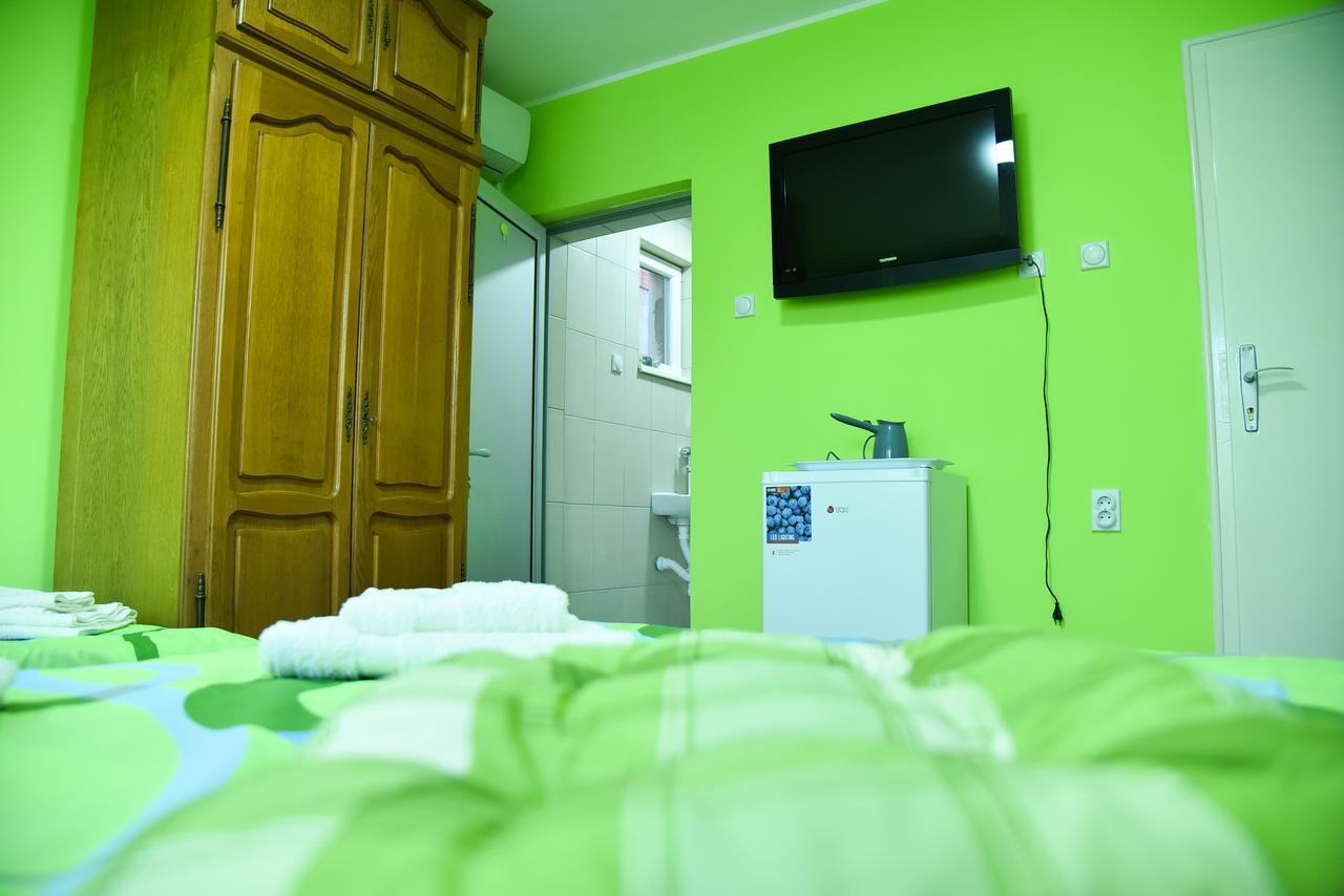 Hotel Prenociste Pilot Ni Exteriér fotografie
