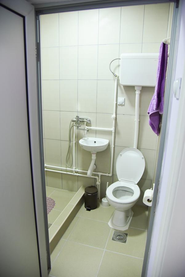 Hotel Prenociste Pilot Ni Exteriér fotografie