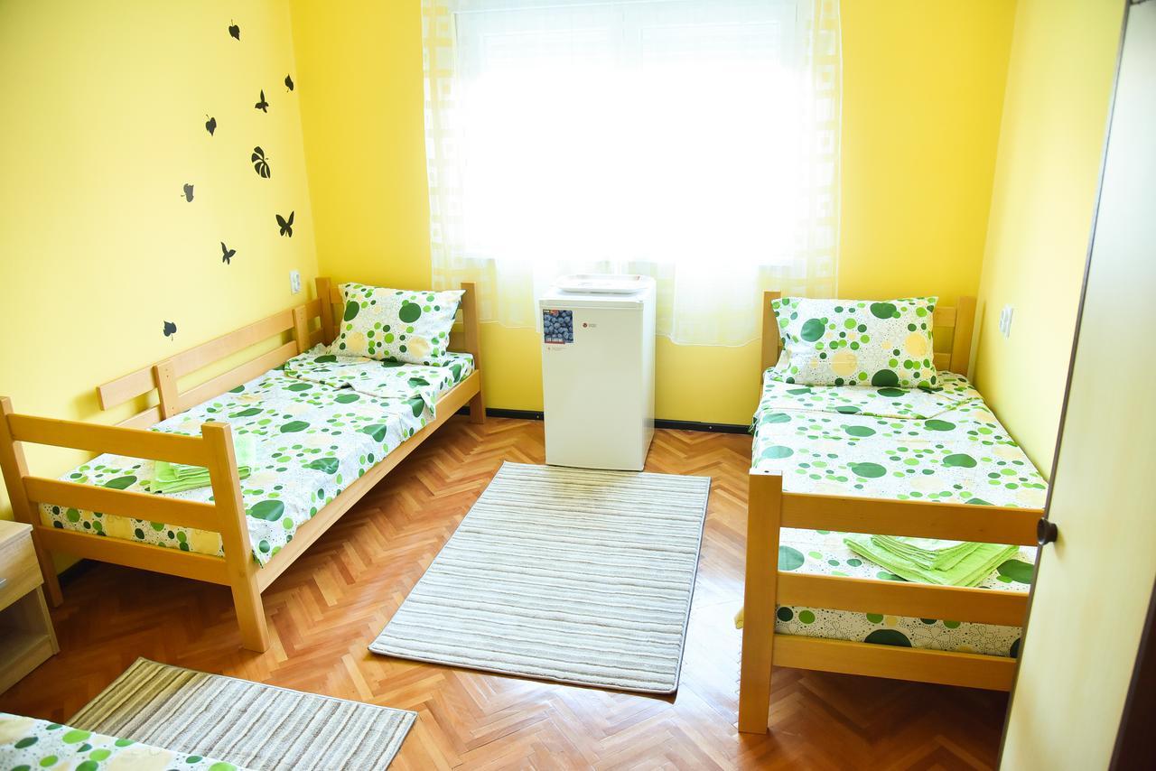 Hotel Prenociste Pilot Ni Exteriér fotografie